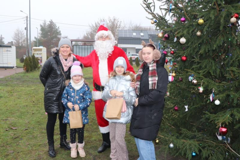 WSPÓLNE, ŚWIĄTECZNE UBIERANIE CHOINKI- 7.12.2024r.